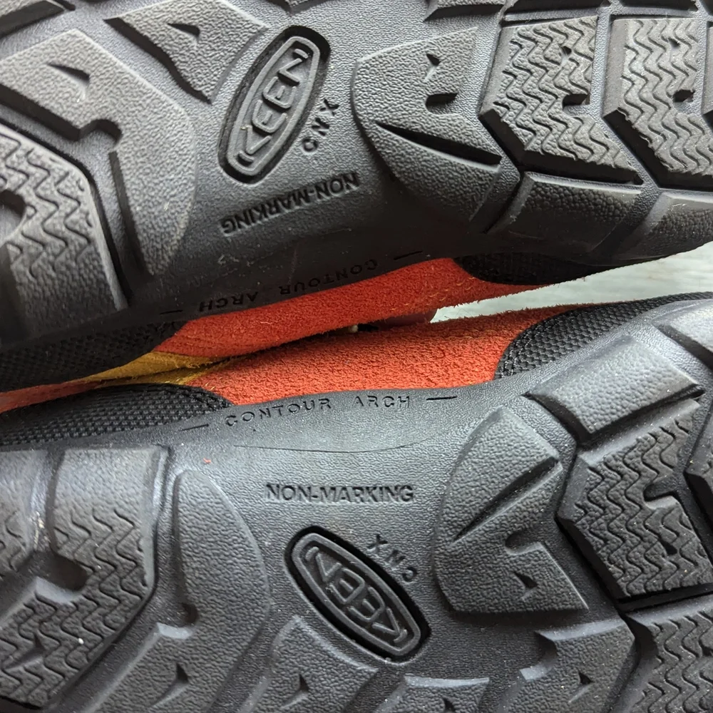 KEEN Jasper Big Kids Size 6 suede sneakers with easy on bungee cinch - Picture 12 of 12